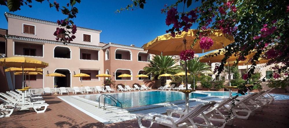 Residence Sos Alinos Cala Liberotto Exteriör bild