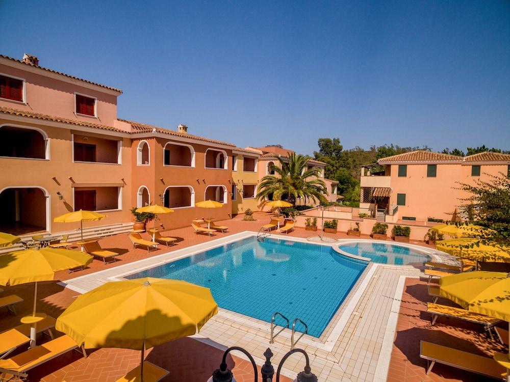 Residence Sos Alinos Cala Liberotto Exteriör bild