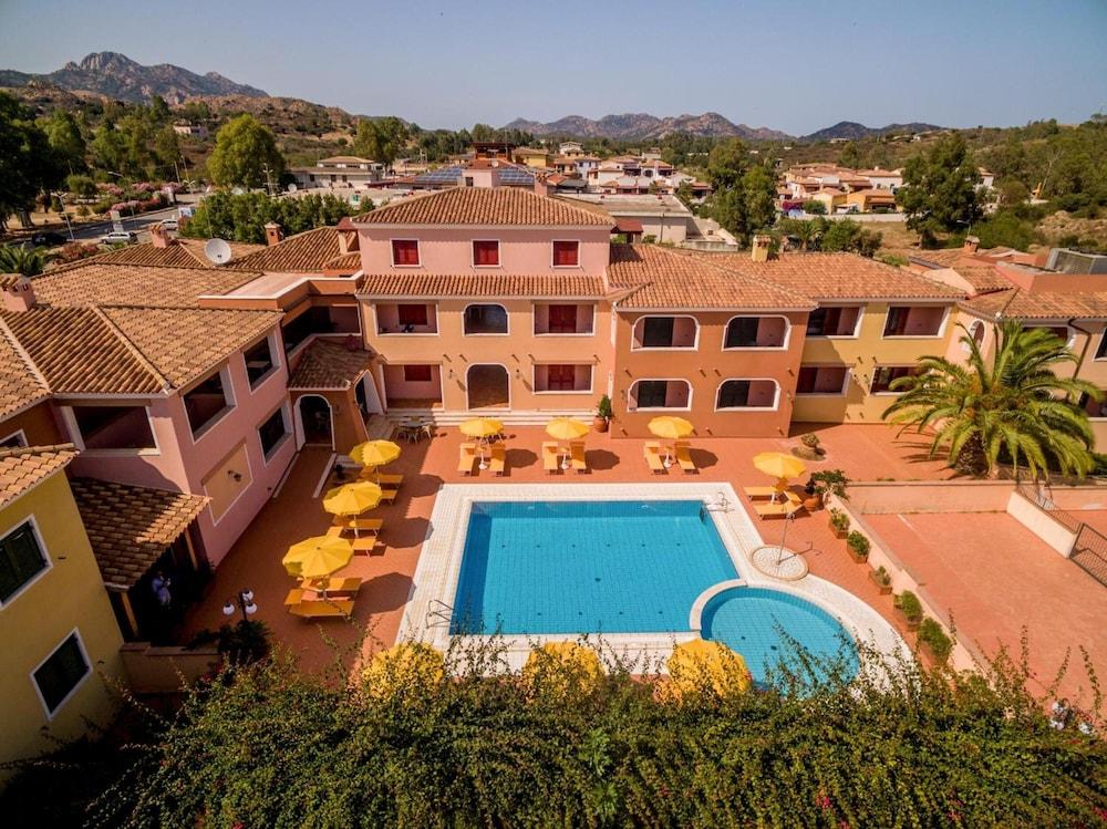 Residence Sos Alinos Cala Liberotto Exteriör bild
