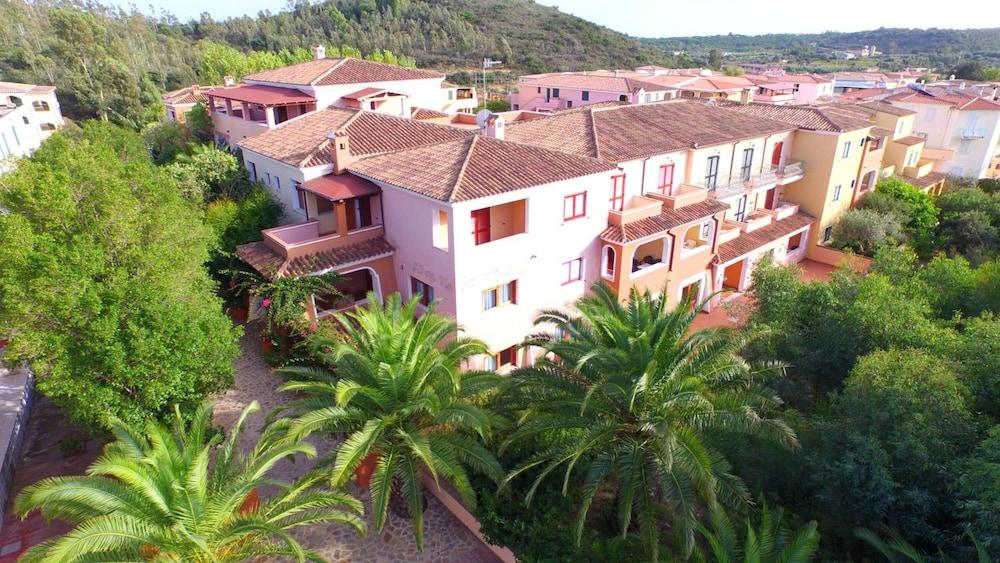 Residence Sos Alinos Cala Liberotto Exteriör bild