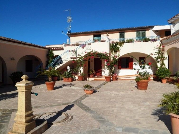 Residence Sos Alinos Cala Liberotto Exteriör bild