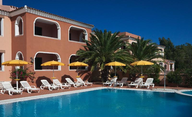 Residence Sos Alinos Cala Liberotto Exteriör bild