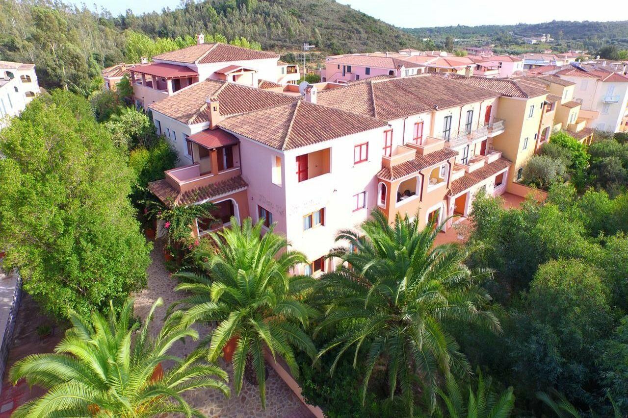 Residence Sos Alinos Cala Liberotto Exteriör bild